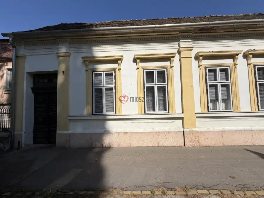 Albérlet, kiadó házrész, Tata