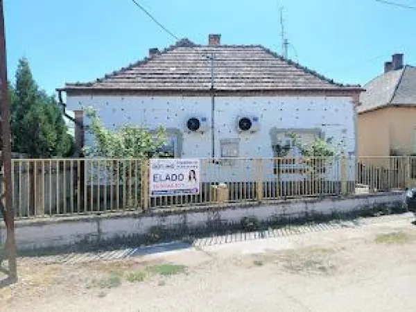 Eladó családi ház, Ács 3 szoba 92 m² 30 M Ft