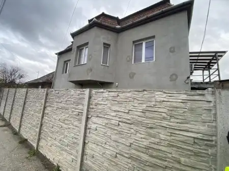 Eladó családi ház, Almásfüzitő 4 szoba 220 m² 59.9 M Ft