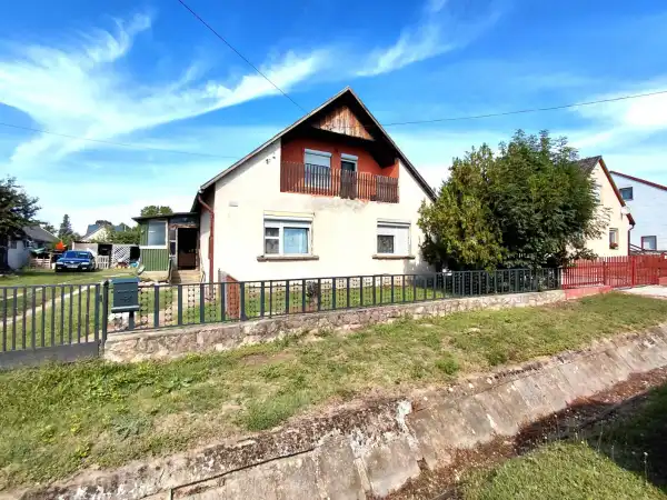 Eladó családi ház, Bábolna 4 szoba 120 m² 43.9 M Ft