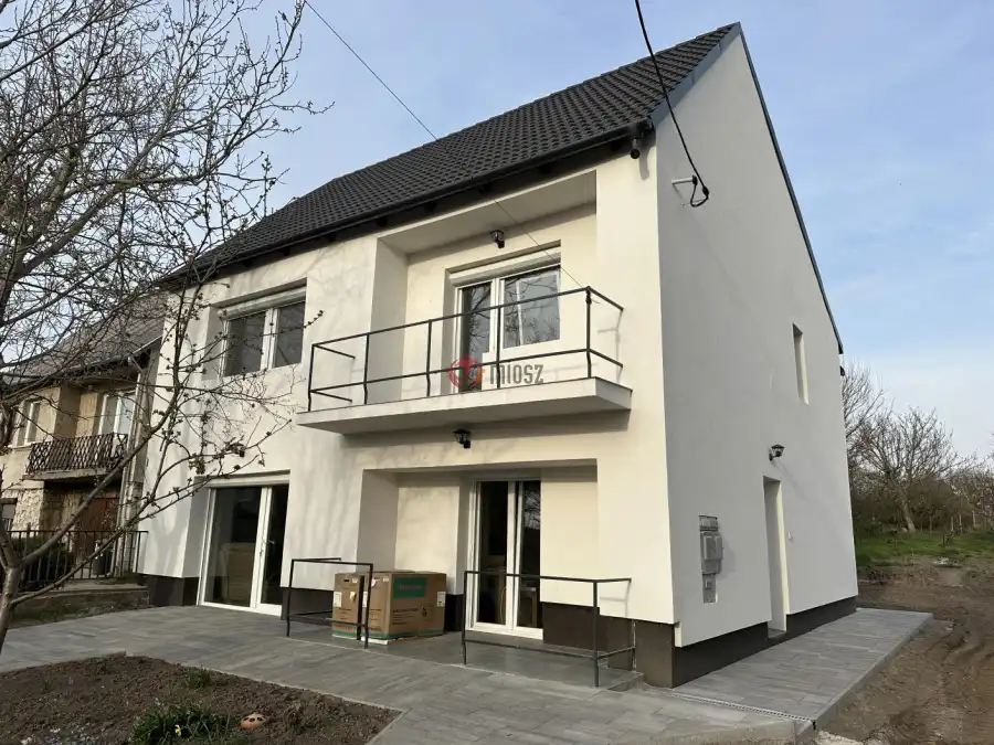 eladó családi ház, Baj