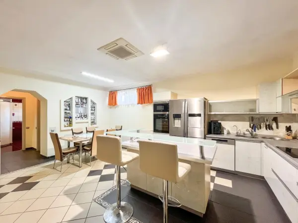 Eladó családi ház, Bicske 4 szoba 240 m² 139 M Ft