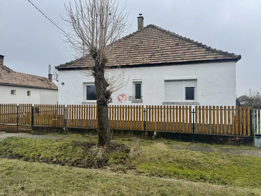 eladó családi ház, Csém