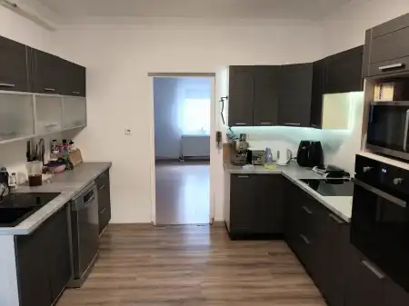 Eladó családi ház, Dad 7 szoba 186 m² 55.9 M Ft