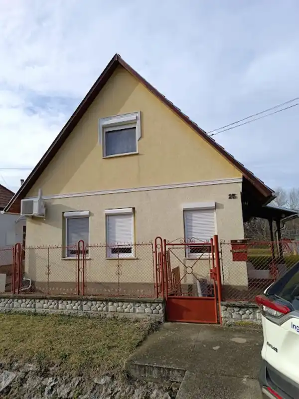 Eladó családi ház, Dunaalmás 4 szoba 142 m² 64.9 M Ft