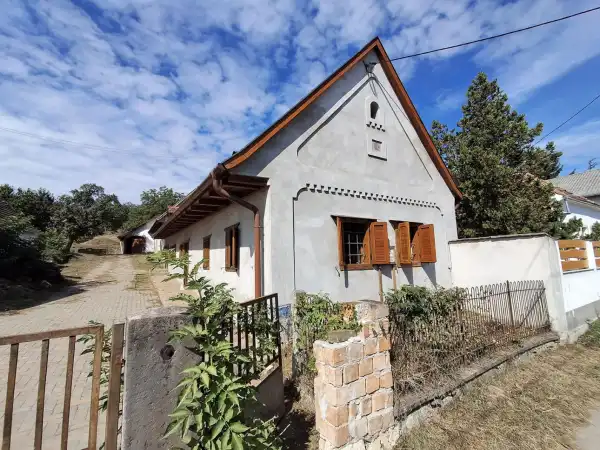 Eladó családi ház, Dunaszentmiklós 2+1 szoba 93 m² 52 M Ft