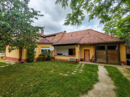 Eladó családi ház, Dunaszentmiklós 2 szoba 120 m² 59.5 M Ft