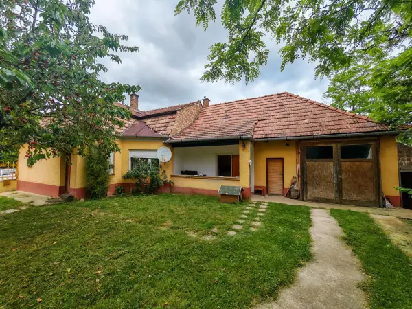 Eladó családi ház, Dunaszentmiklós 2 szoba 120 m² 59.5 M Ft