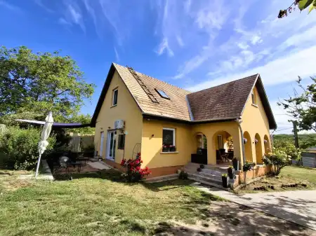 Eladó családi ház, Felcsút 4+2 szoba 170 m² 95 M Ft