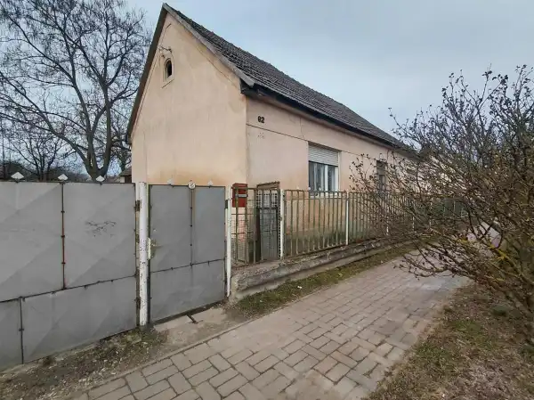 Eladó családi ház, Kisbér 3 szoba 80 m² 20.5 M Ft