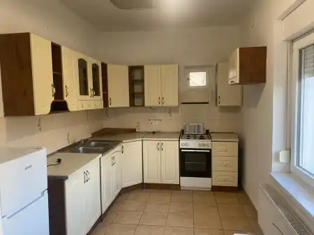 Eladó családi ház, Komárom 5 szoba 180 m² 77.5 M Ft
