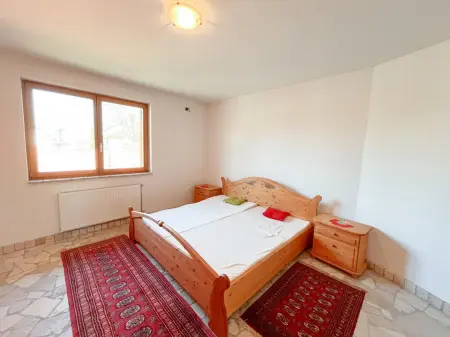 Eladó családi ház, Komárom 5 szoba 280 m² 131.2 M Ft