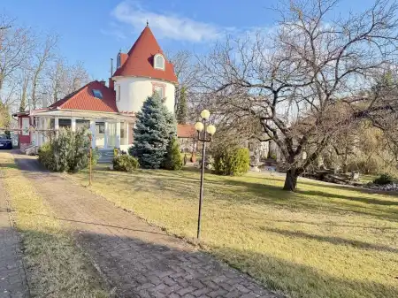 Eladó családi ház, Komárom 3 szoba 238 m² 140.9 M Ft
