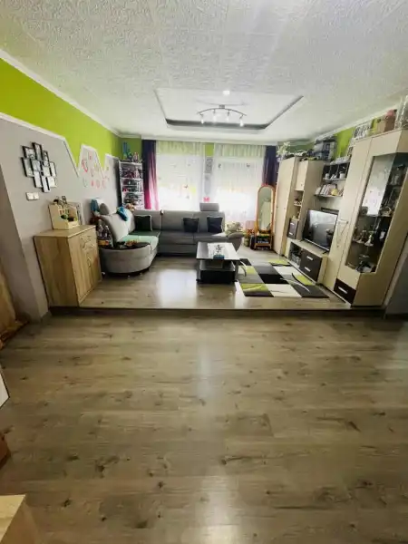 Eladó családi ház, Komárom 5 szoba 132 m² 73.9 M Ft