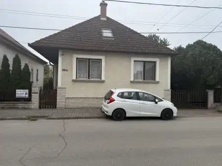 Eladó családi ház, Komárom 5 szoba 240 m² 122.9 M Ft
