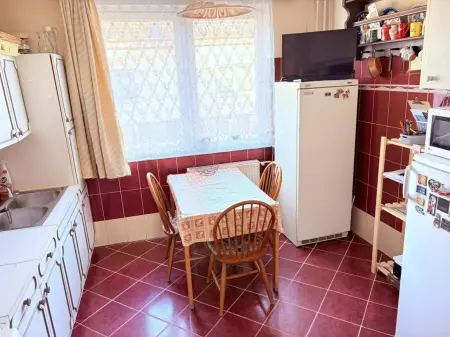 Eladó családi ház, Komárom 5 szoba 240 m² 122.9 M Ft