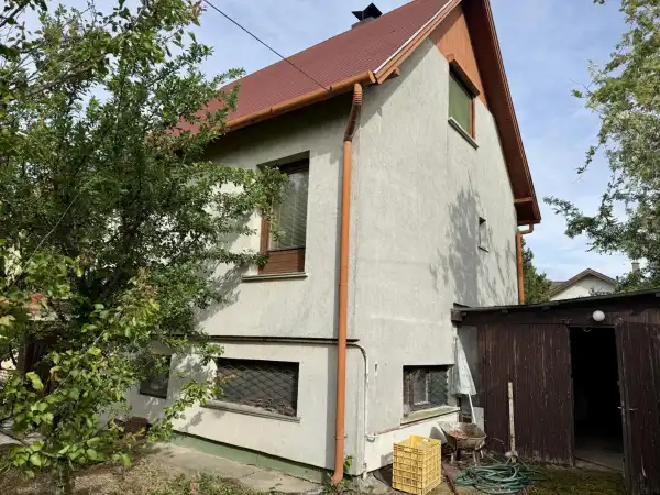 Eladó családi ház, Komárom 5+1 szoba 156 m² 51 M Ft