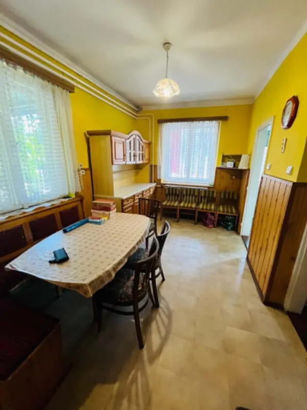 Eladó családi ház, Komárom 4 szoba 140 m² 74.9 M Ft