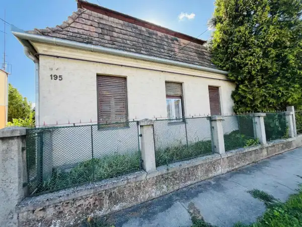 Eladó családi ház, Naszály 4 szoba 111 m² 42.9 M Ft