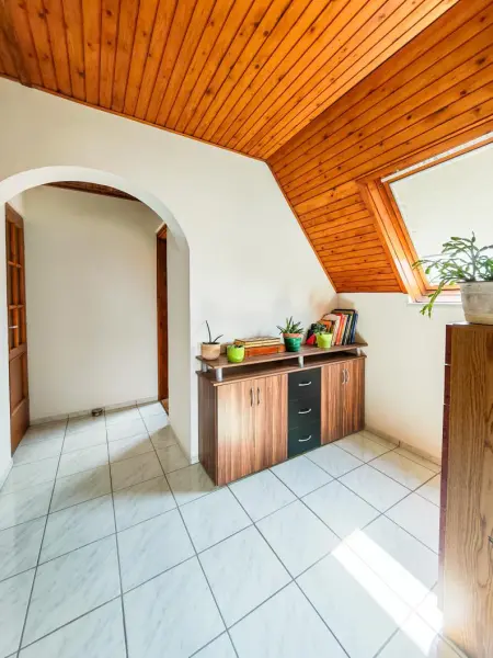 Eladó családi ház, Oroszlány 2+1 szoba 90 m² 74.9 M Ft
