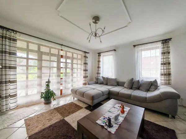 Eladó családi ház, Oroszlány 2+1 szoba 90 m² 81.6 M Ft
