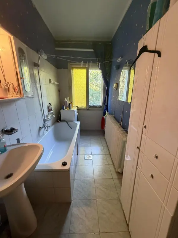 Eladó családi ház, Oroszlány 4 szoba 185 m² 89.9 M Ft