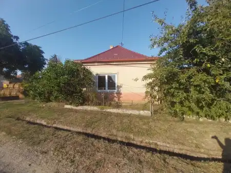 Eladó családi ház, Szákszend 115 m² 25 M Ft