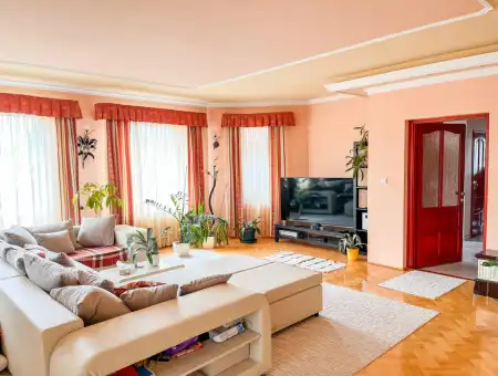 Eladó családi ház, Tata 6 szoba 340 m² 160 M Ft
