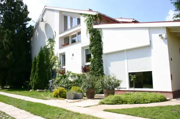 Eladó családi ház, Tata 5 szoba 181 m² 134 M Ft