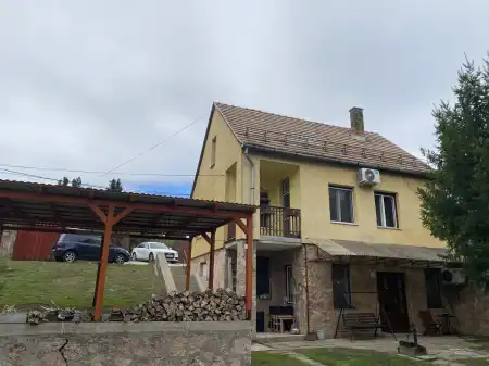 Eladó családi ház, Tata 5 szoba 140 m² 74.99 M Ft