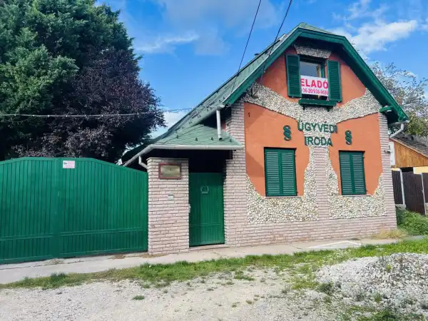 Eladó családi ház, Tata 12 szoba 307 m² 142 M Ft