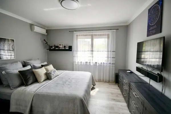 Eladó családi ház, Tata 6+1 szoba 290 m² 199 M Ft