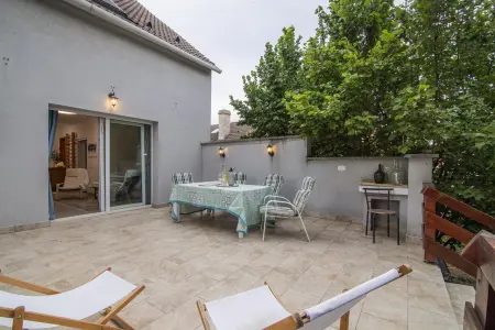 Eladó családi ház, Tata 8 szoba 290 m² 166 M Ft