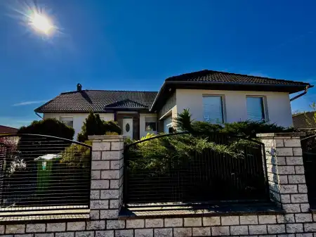 Eladó családi ház, Tatabánya 4 szoba 188 m² 148 M Ft
