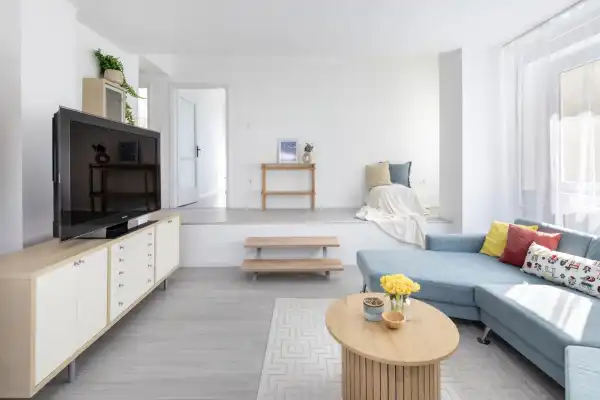 Eladó családi ház, Tatabánya 7 szoba 196 m² 89.7 M Ft