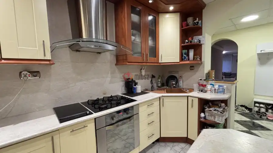 eladó családi ház, Tatabánya