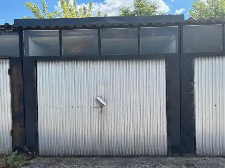 Eladó garázs, Tata 16 m² 8.5 M Ft