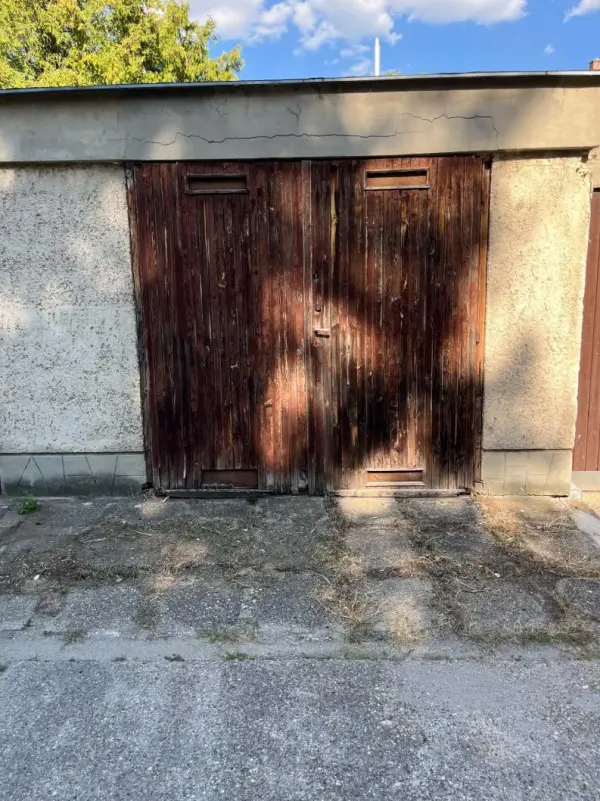 Eladó garázs, Tata 18 m² 10.99 M Ft