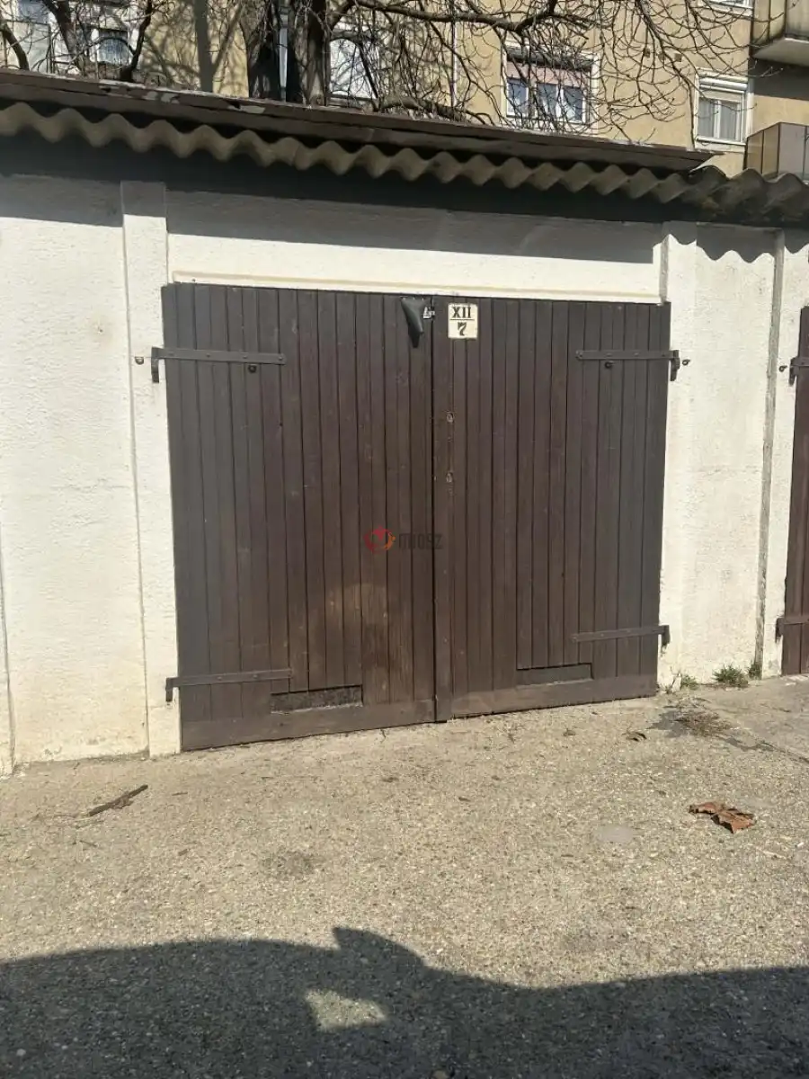 eladó garázs, Tatabánya