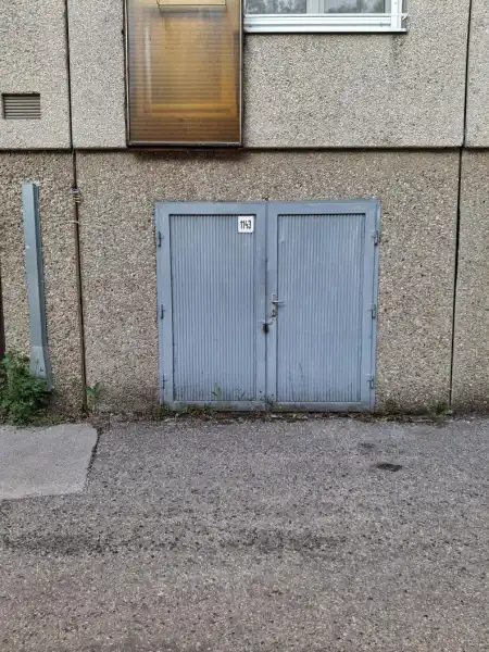 Eladó garázs, Tatabánya 18 m² 10.8 M Ft