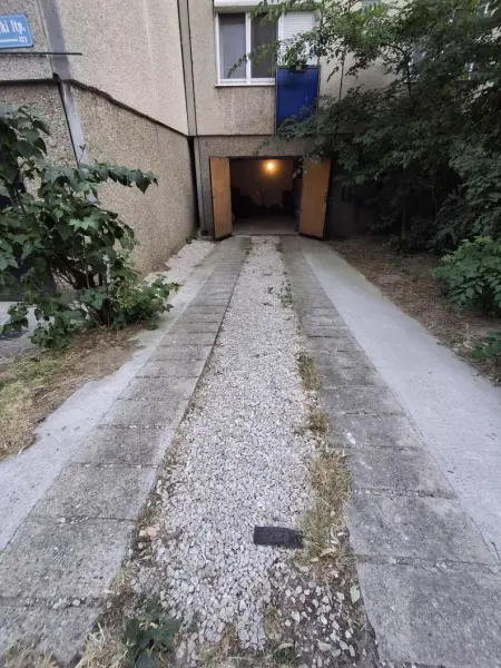 Eladó garázs, Tatabánya 18 m² 10.8 M Ft