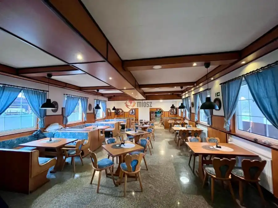 eladó ipari ingatlan, Mocsa