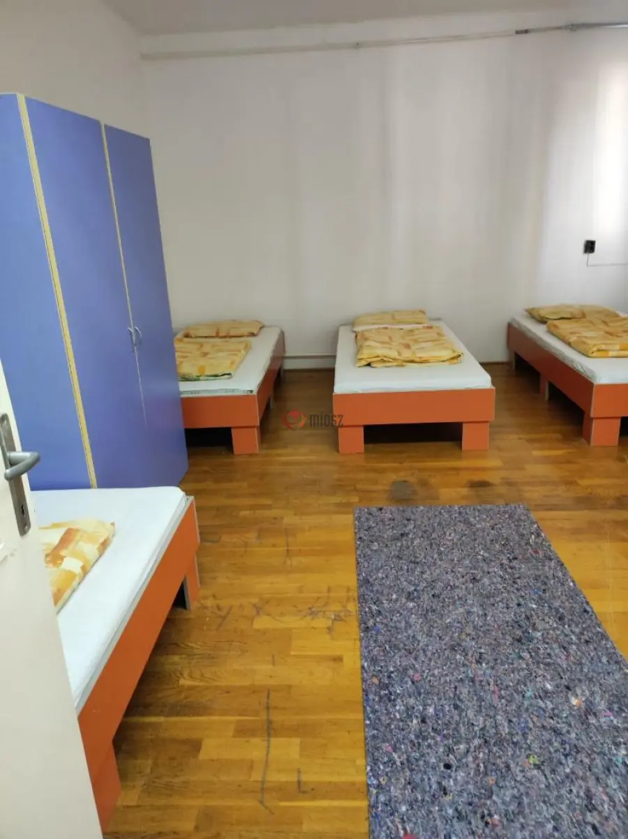 eladó ipari ingatlan, Oroszlány