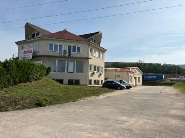 Eladó ipari ingatlan, Vértesszőlős 36 szoba 1700 m² 379 M Ft