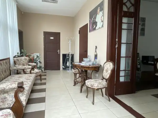 Eladó iroda, Tata 5 szoba 233 m² 124.9 M Ft