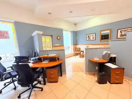 Eladó iroda, Tatabánya 4 szoba 85 m² 65 M Ft