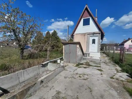 Eladó nyaraló, Ács 2 szoba 32 m² 11.84 M Ft