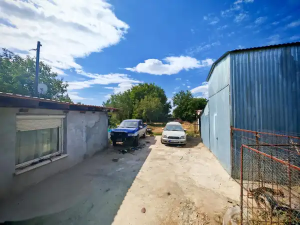 Eladó nyaraló, Tata 5 szoba 63 m² 20 M Ft