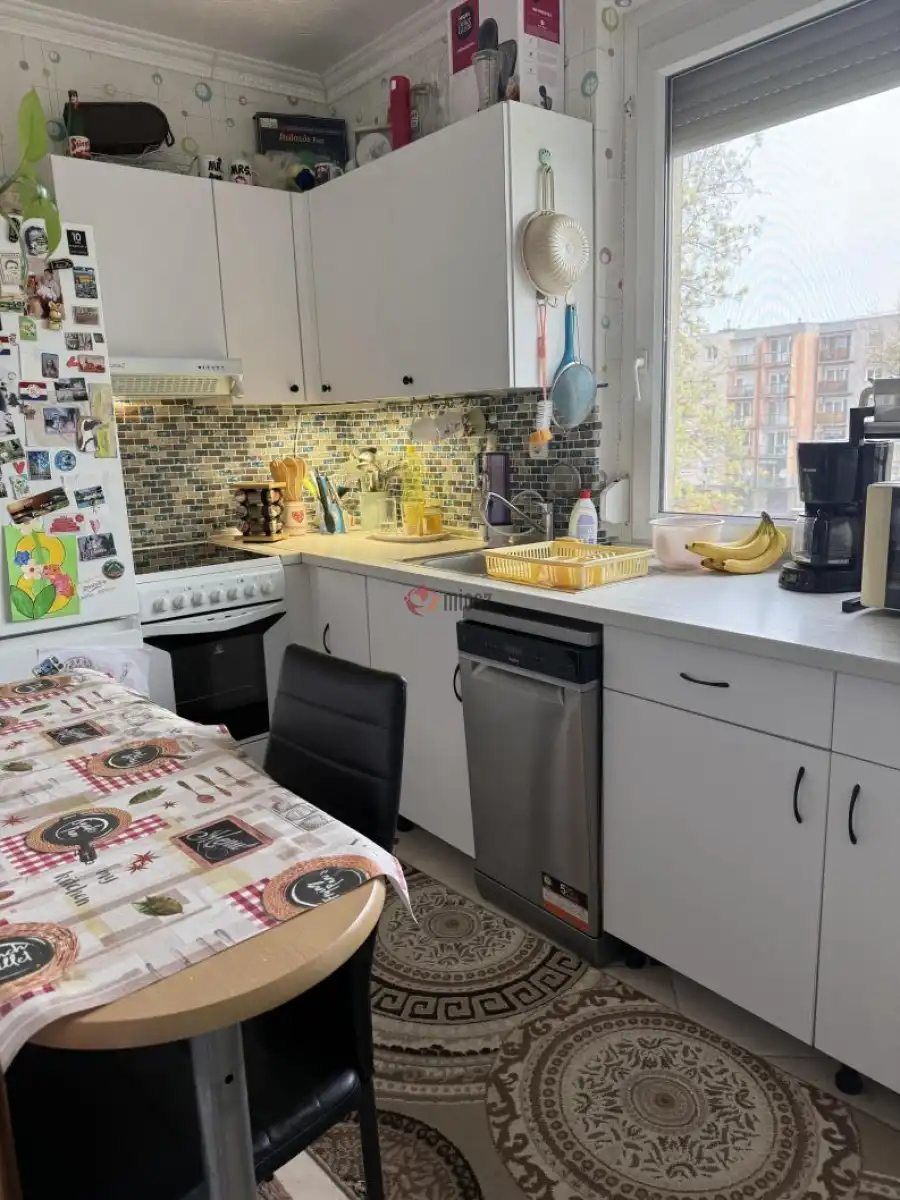 eladó panellakás, Komárom