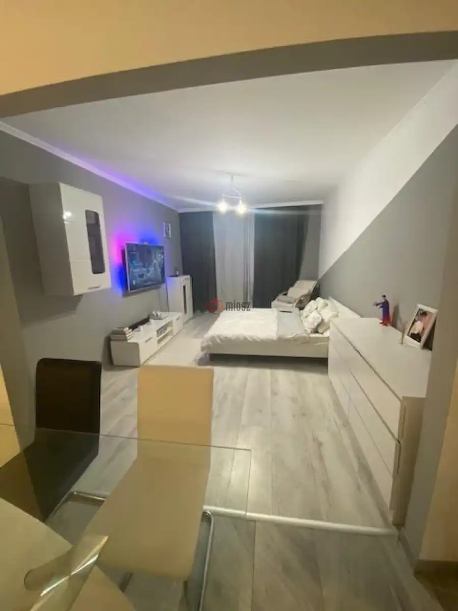 eladó panellakás, Oroszlány